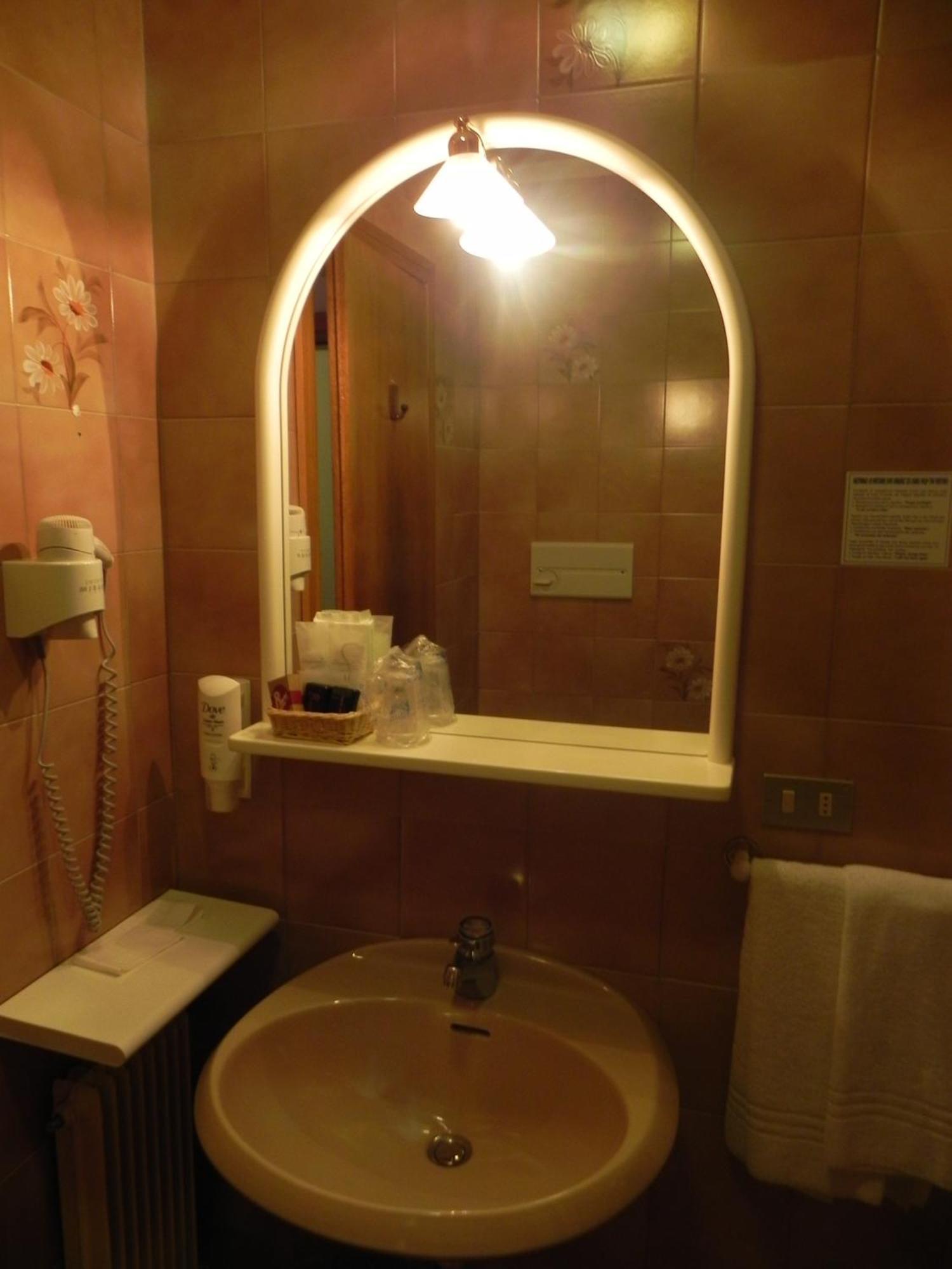 Hotel Italia Canazei Bagian luar foto